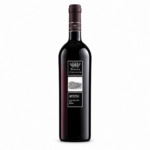 Vinho Impostino Montecucco em fundo branco