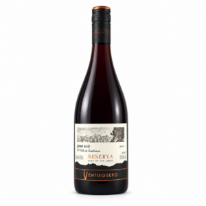 Garrafa do vinho chileno Ventisquero Reserva Pinot Noir 750 ml sobre fundo branco.
